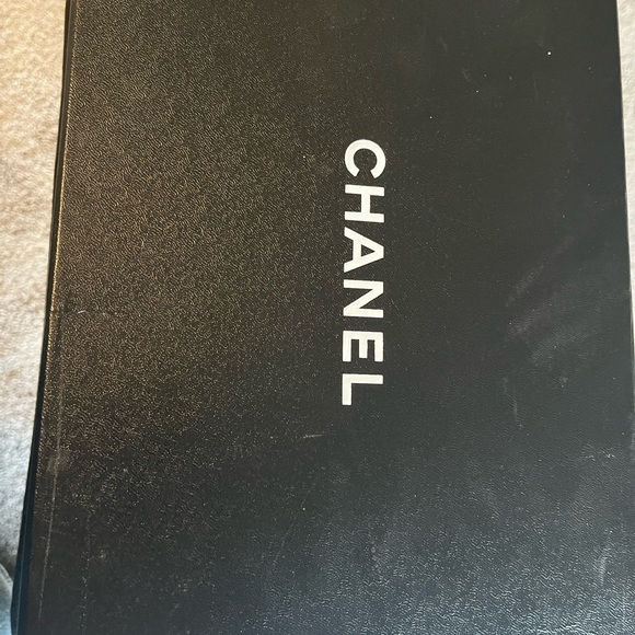 Suede calfskin Chanel sneaker - Picture 6 of 6